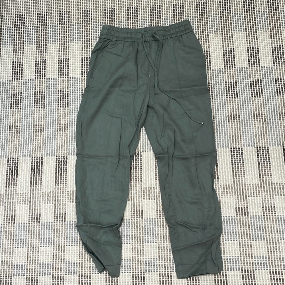 Gap size 2 regular green jogger pants